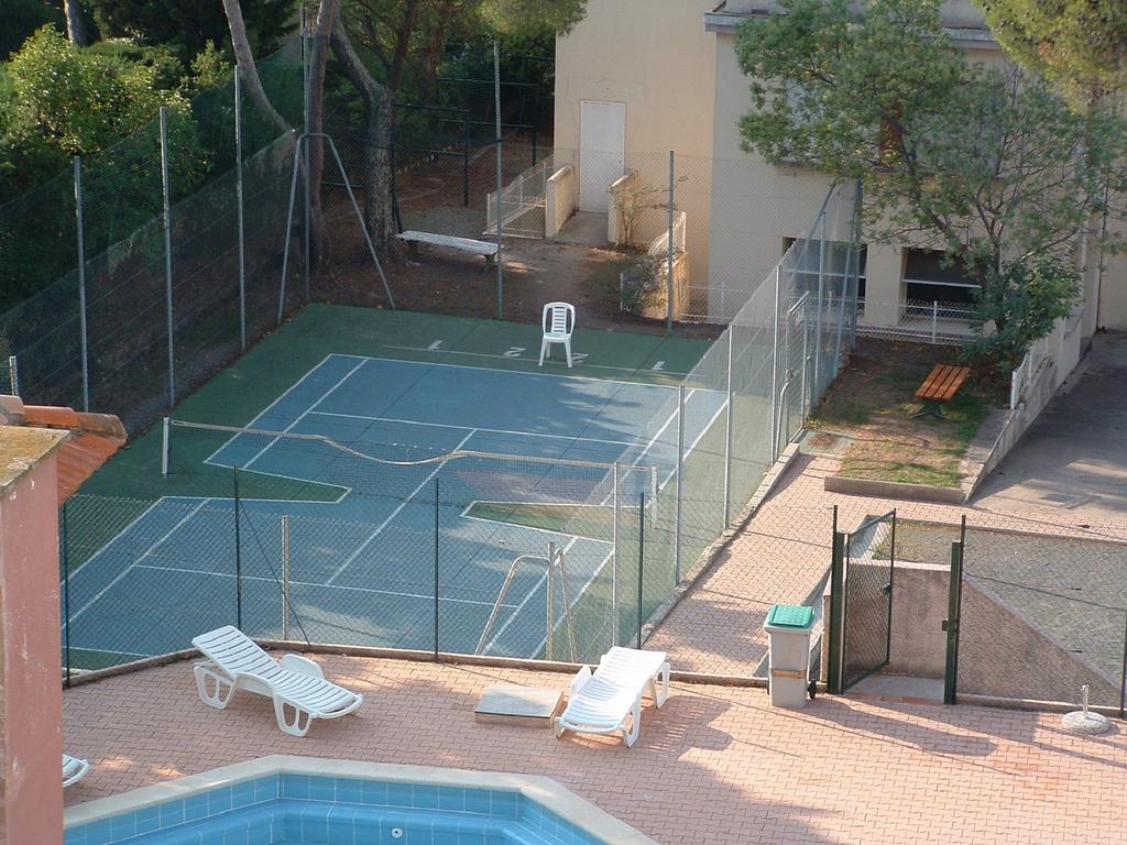Village Vacances Le Lion De Mer Saint-Raphaël Екстериор снимка
