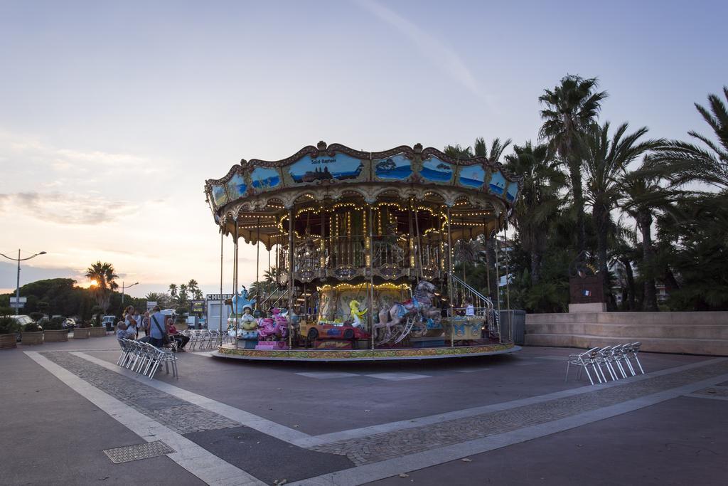 Village Vacances Le Lion De Mer Saint-Raphaël Екстериор снимка