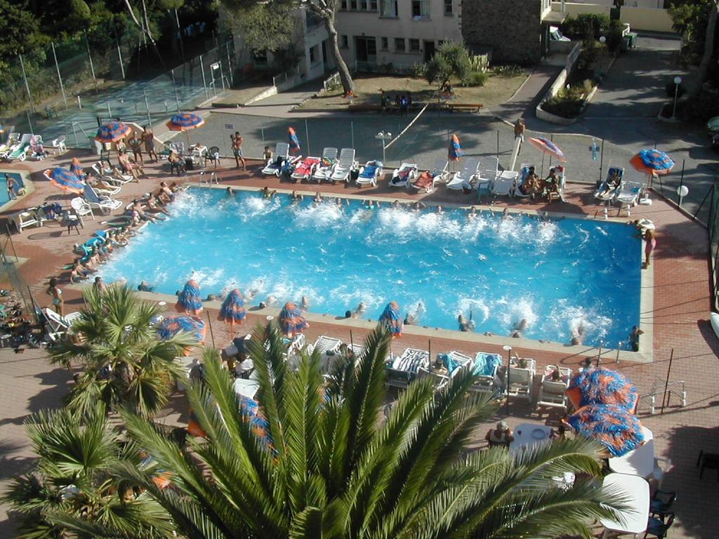 Village Vacances Le Lion De Mer Saint-Raphaël Екстериор снимка