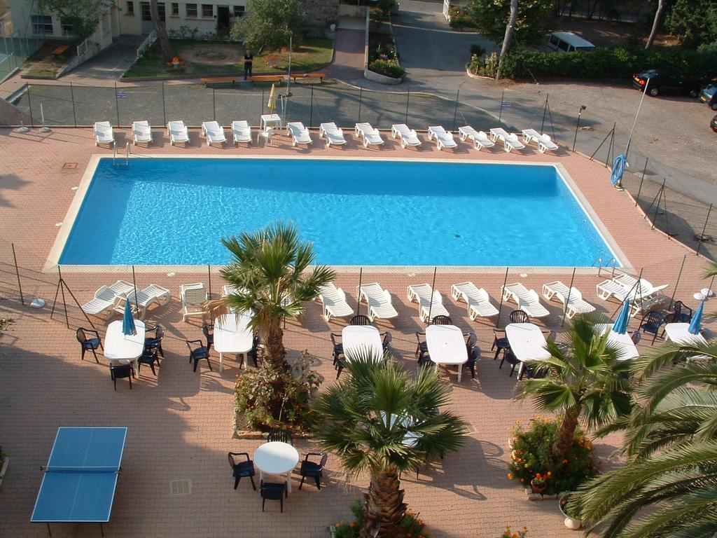 Village Vacances Le Lion De Mer Saint-Raphaël Екстериор снимка